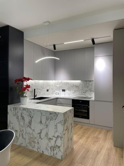 Angry Architects Apartment01 ติรานา ภายนอก รูปภาพ