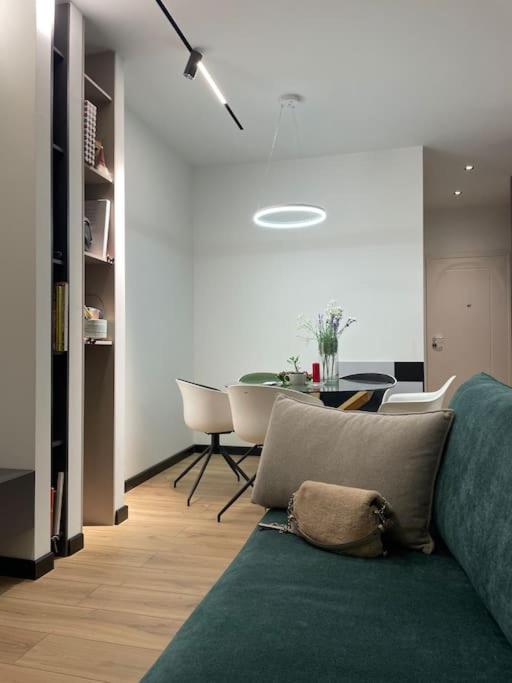 Angry Architects Apartment01 ติรานา ภายนอก รูปภาพ